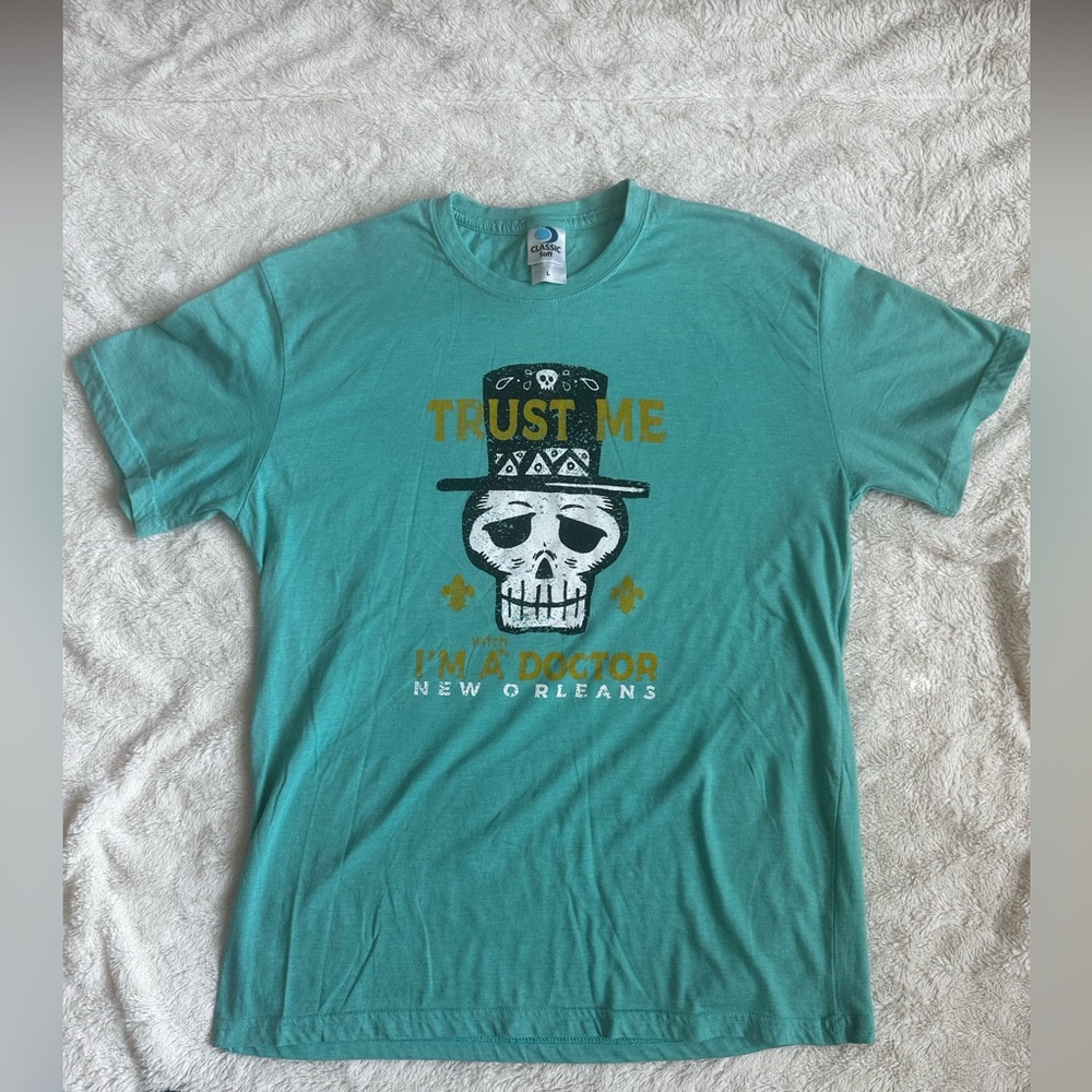 Teal Graphic T-Shirt with Skull Design